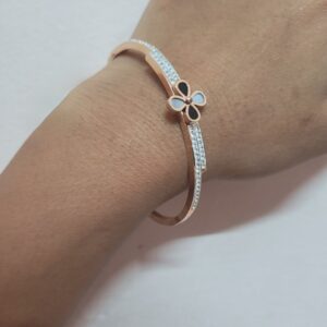 Handmade Clover Design Women's Bracelets - Image 4