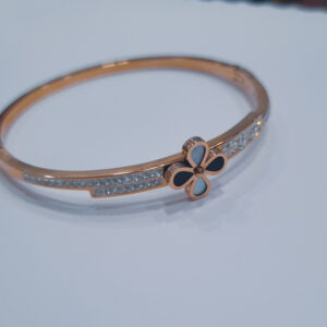 Handmade Clover Design Women's Bracelets - Image 7