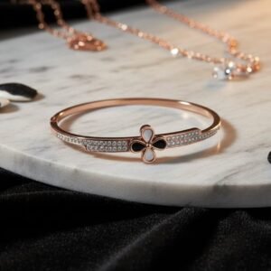 Handmade Clover Design Women's Bracelets - Image 5