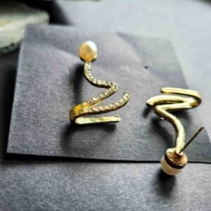 Twisted Geometrical cuff Women's Earrings - Image 4