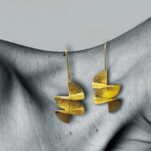 Handmade Brass Twist Women's Earring - Image 3