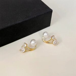 Pearl Curve Stud Women's Earrings - Image 1