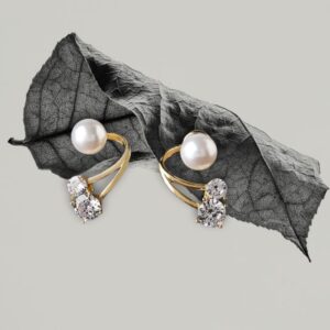 Pearl Curve Stud Women's Earrings - Image 3