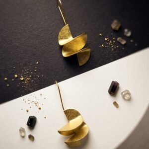 Handmade Brass Twist Women's Earring - Image 4