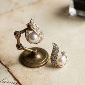 Decor Pearl Stud Women's Earrings - Image 1