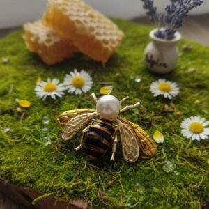 The Queen of Bloom Brooch - Image 7